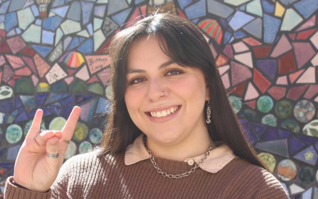 Evany López Receives UISFL Award for Undergraduate Research